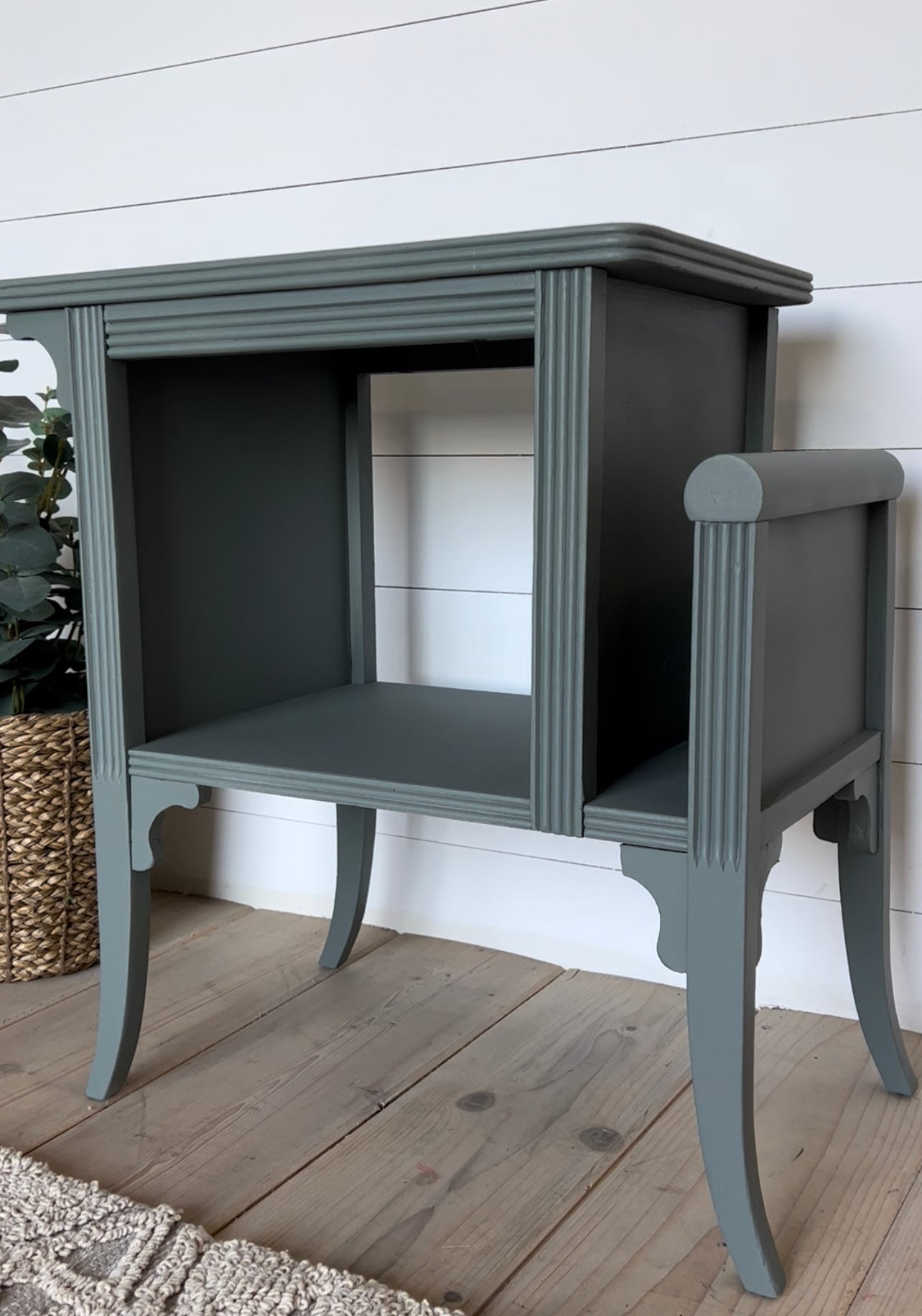 Magazine Side table