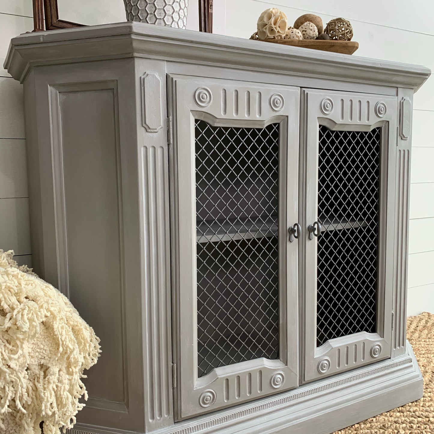 Vintage Cabinet with Shelf - Jo’s Vintage Werks