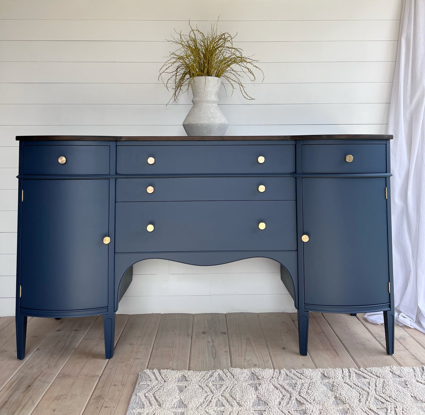 Buffet with 5 Drawers