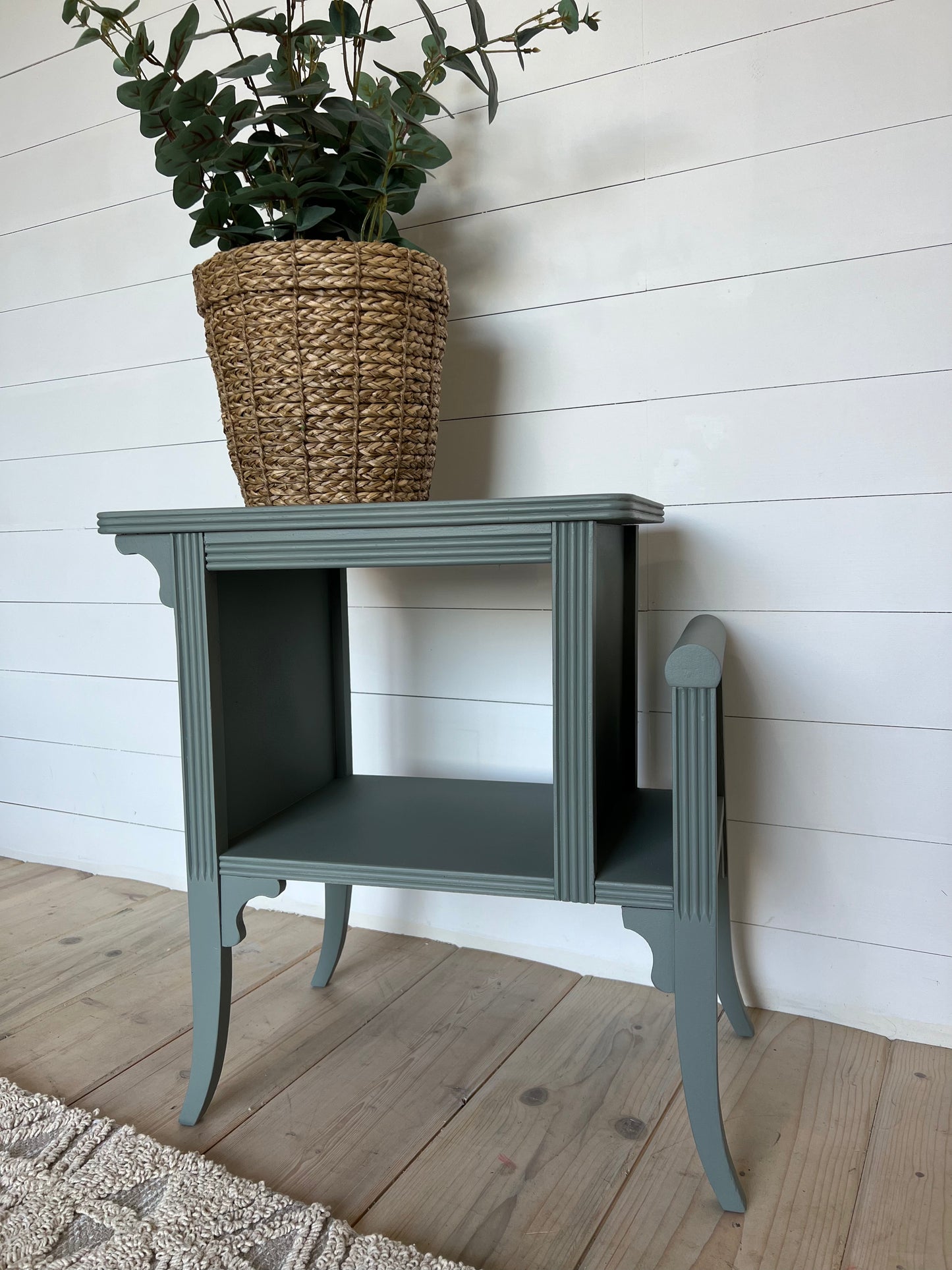 Magazine Side table