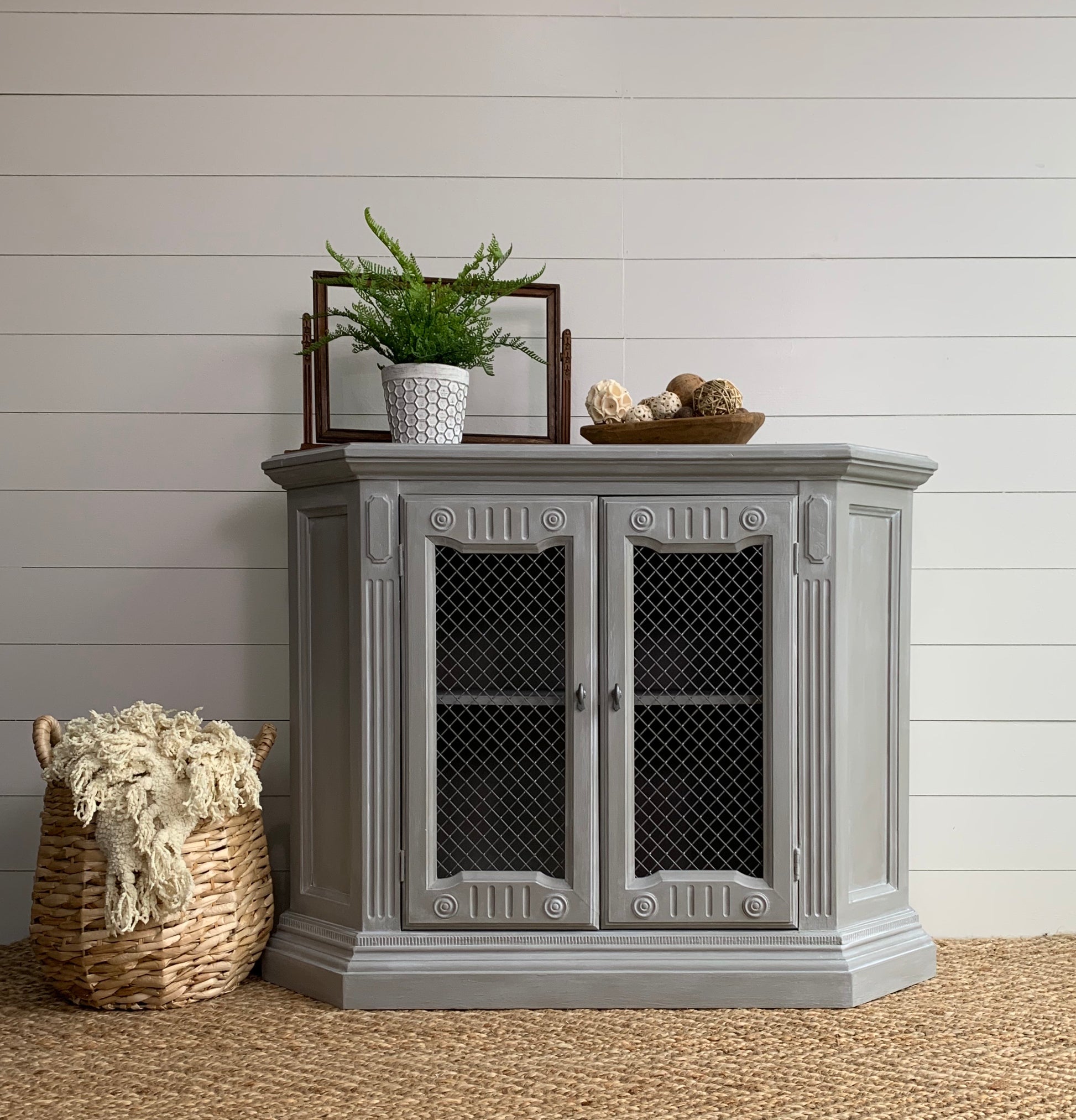 Vintage Cabinet with Shelf - Jo’s Vintage Werks