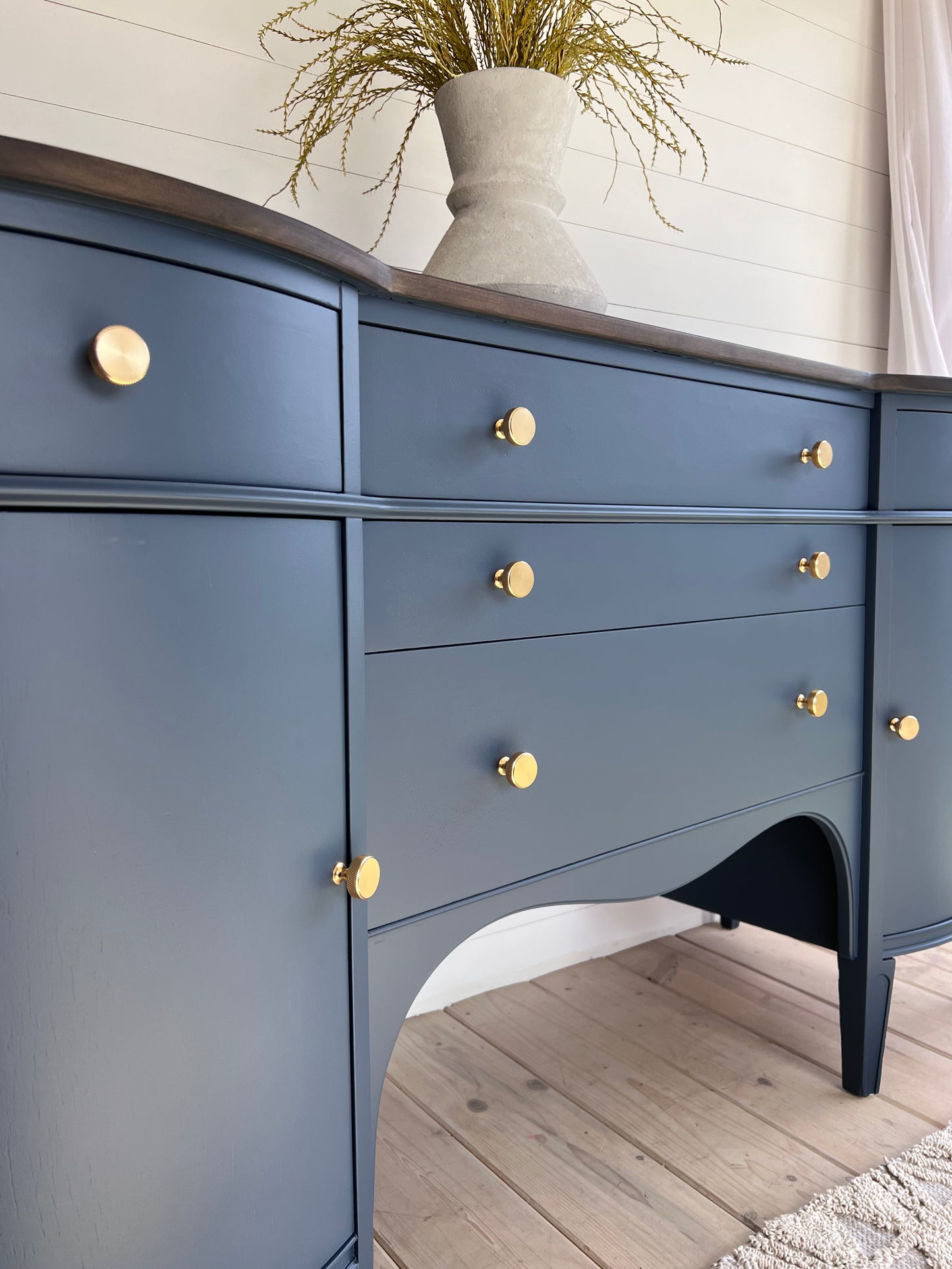 Buffet with 5 Drawers