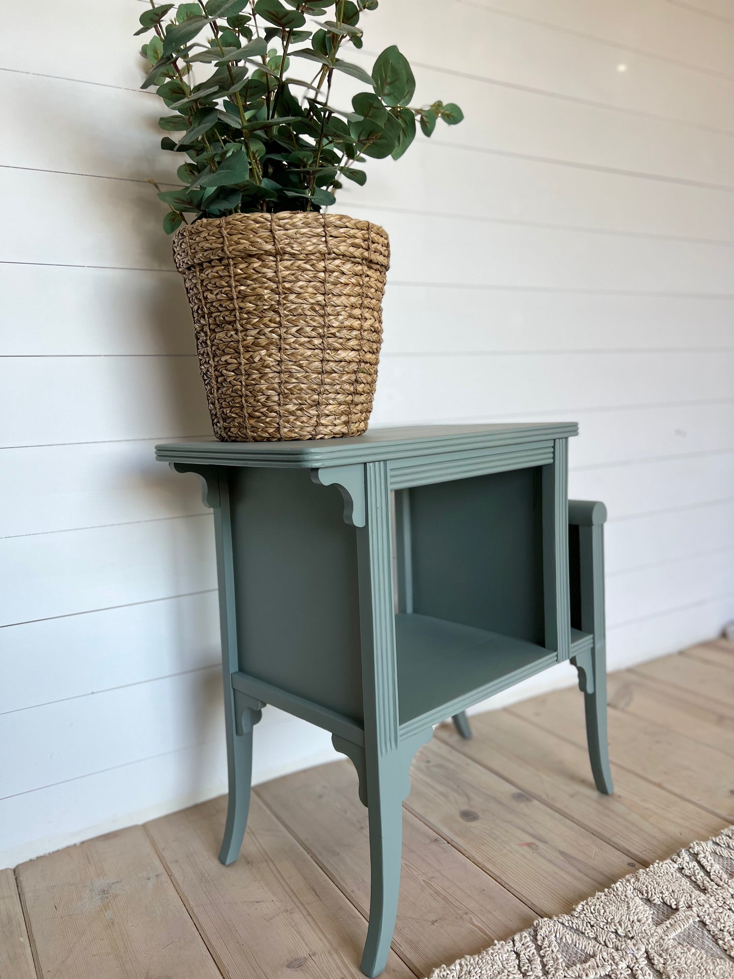 Magazine Side table