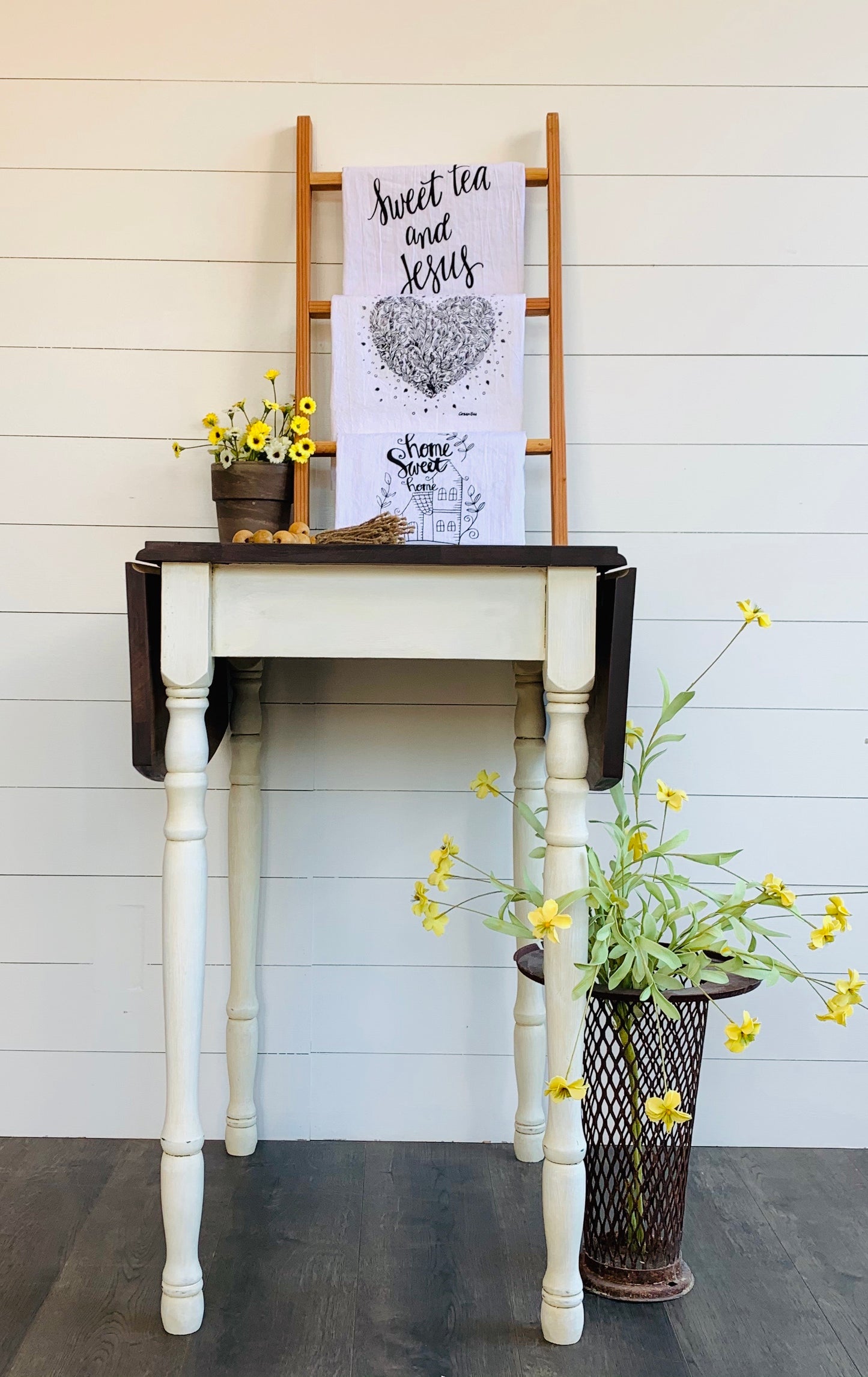 Farmhouse Accent Table - Jo’s Vintage Werks