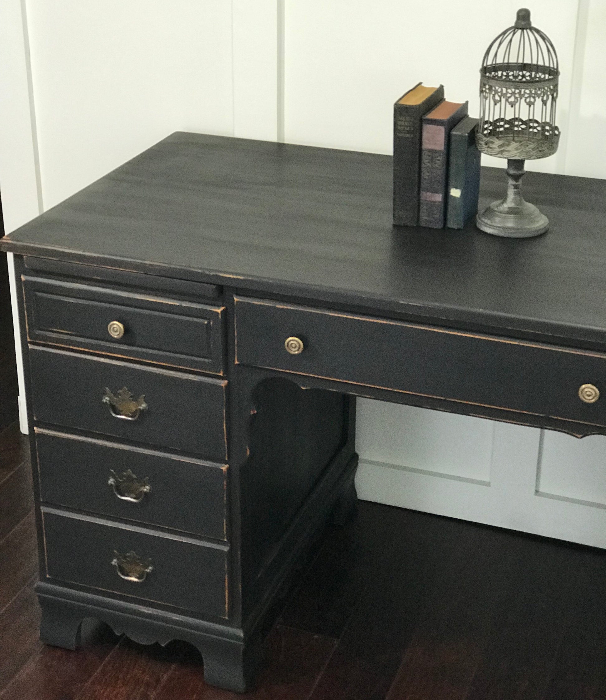Vintage 7 Drawer Desk with 2 Pull out Shelves - Jo’s Vintage Werks