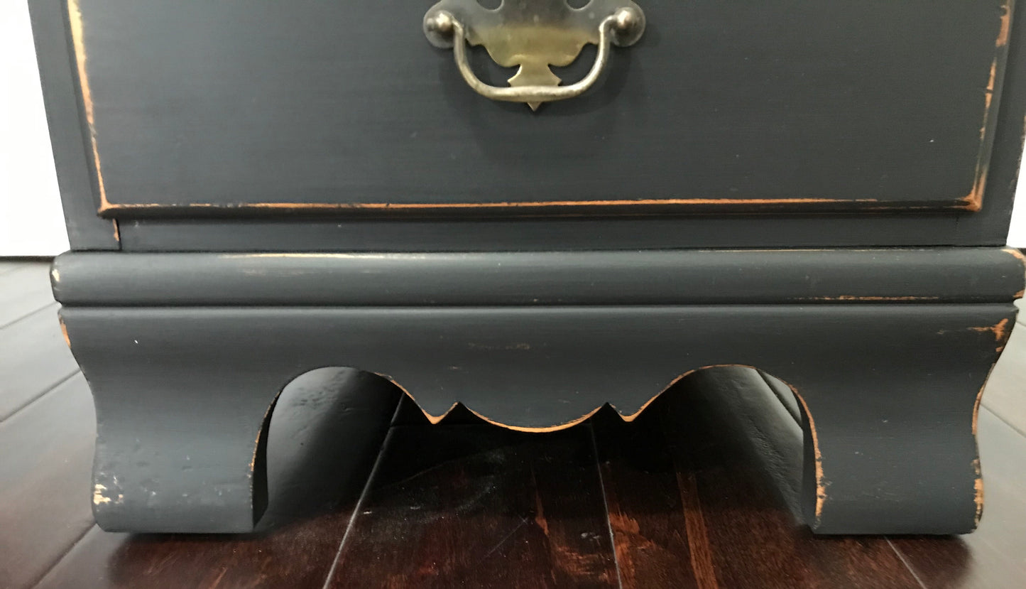 Vintage 7 Drawer Desk with 2 Pull out Shelves - Jo’s Vintage Werks