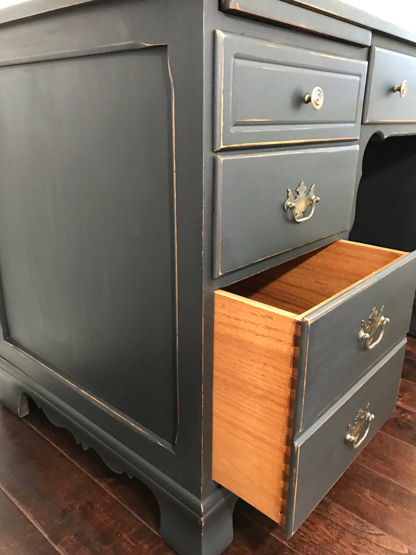 Vintage 7 Drawer Desk with 2 Pull out Shelves - Jo’s Vintage Werks