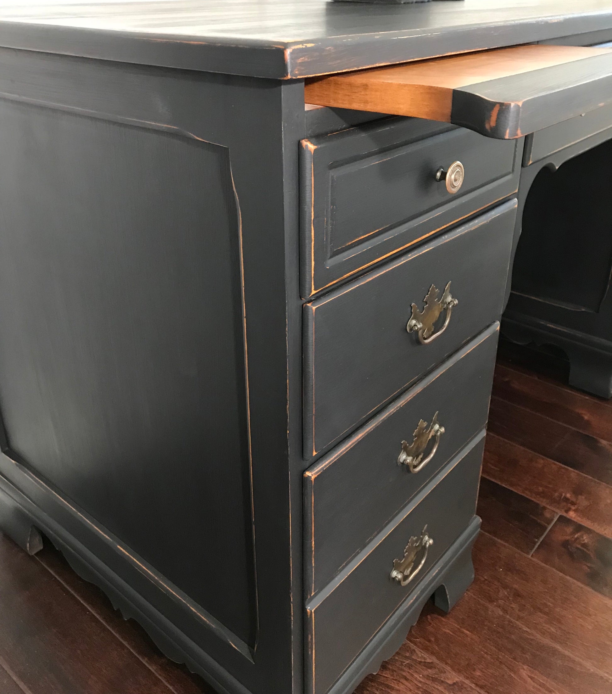 Vintage 7 Drawer Desk with 2 Pull out Shelves - Jo’s Vintage Werks