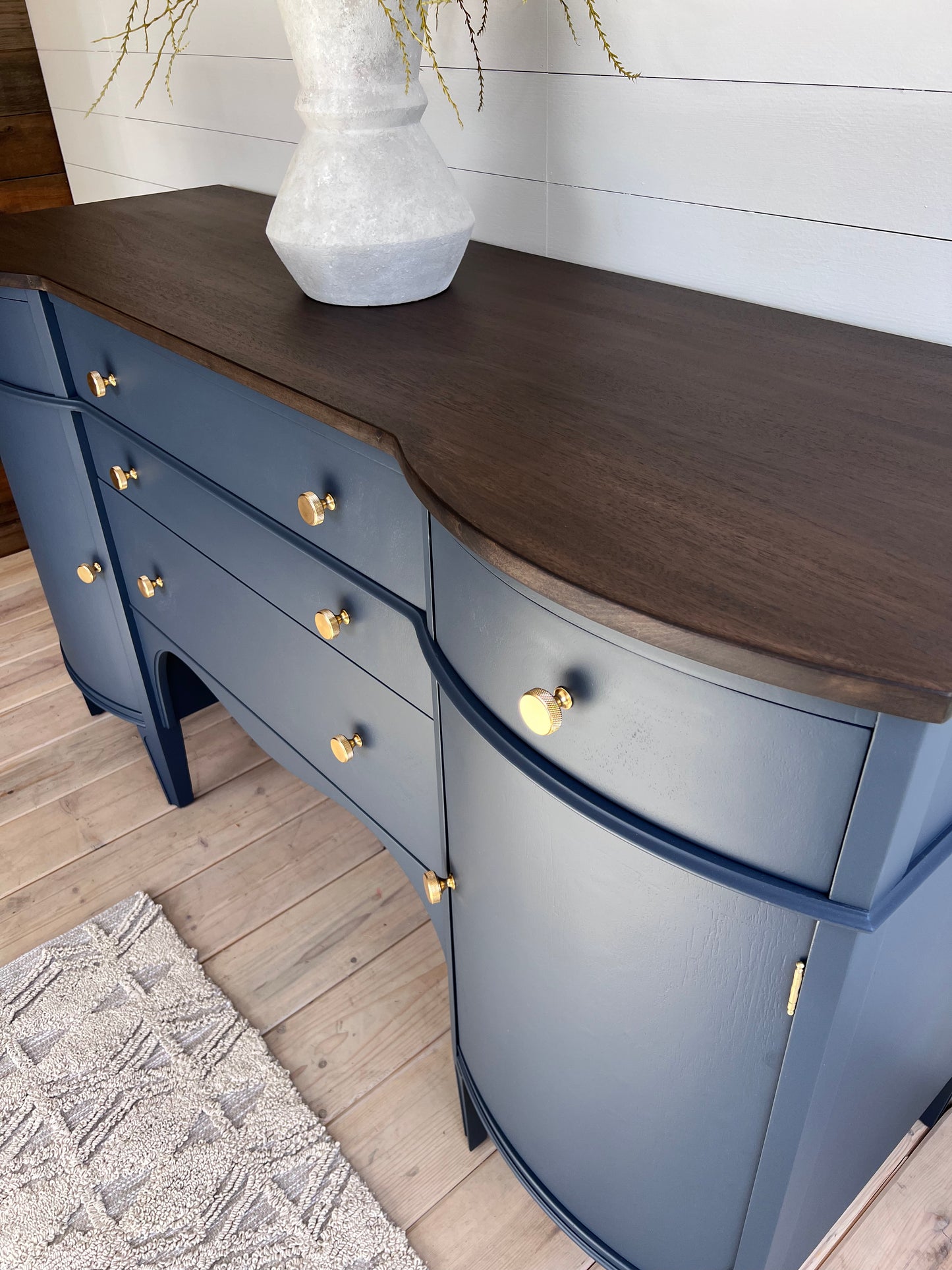 Buffet with 5 Drawers