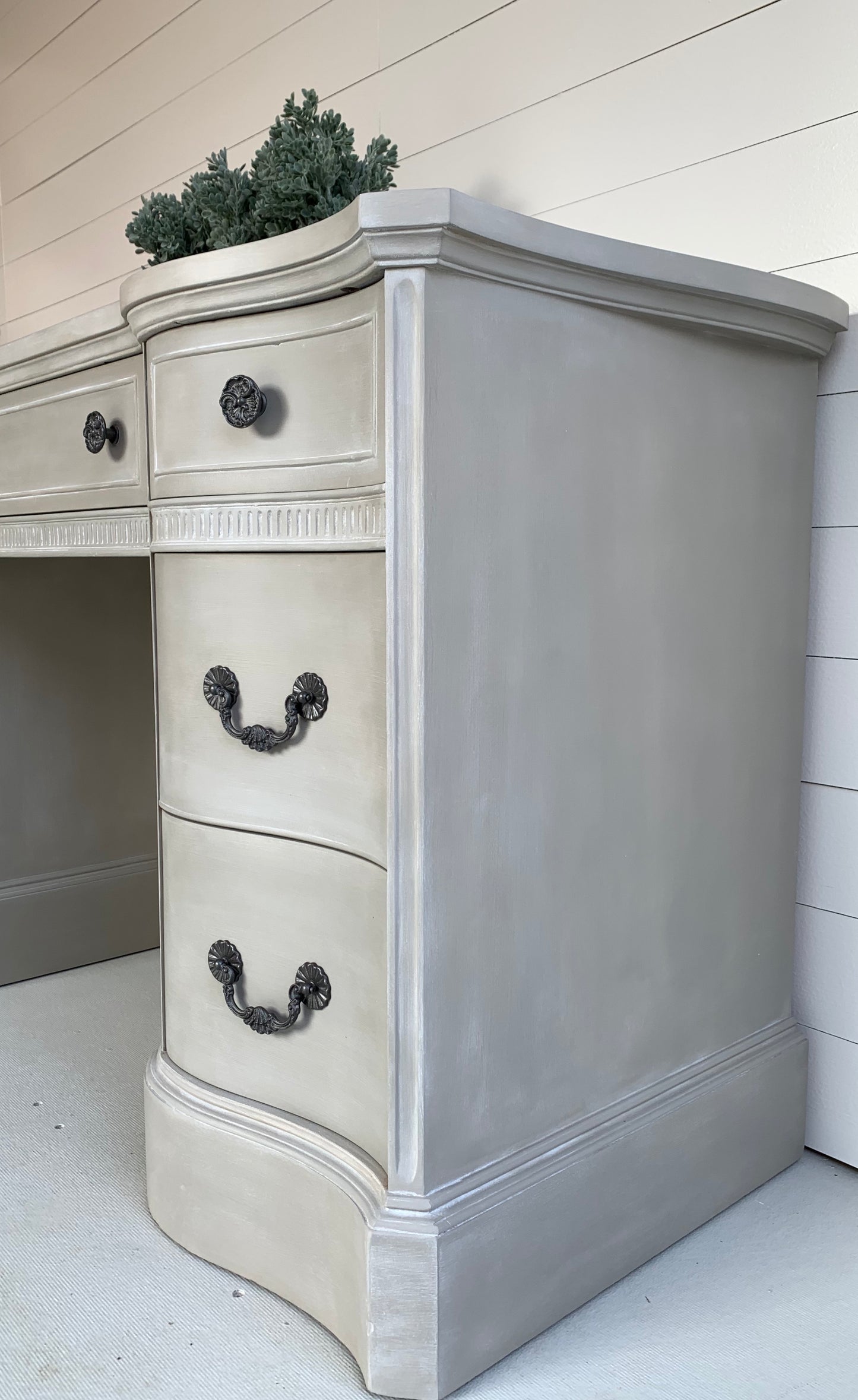 Vintage Desk with 7 Drawers - Jo’s Vintage Werks