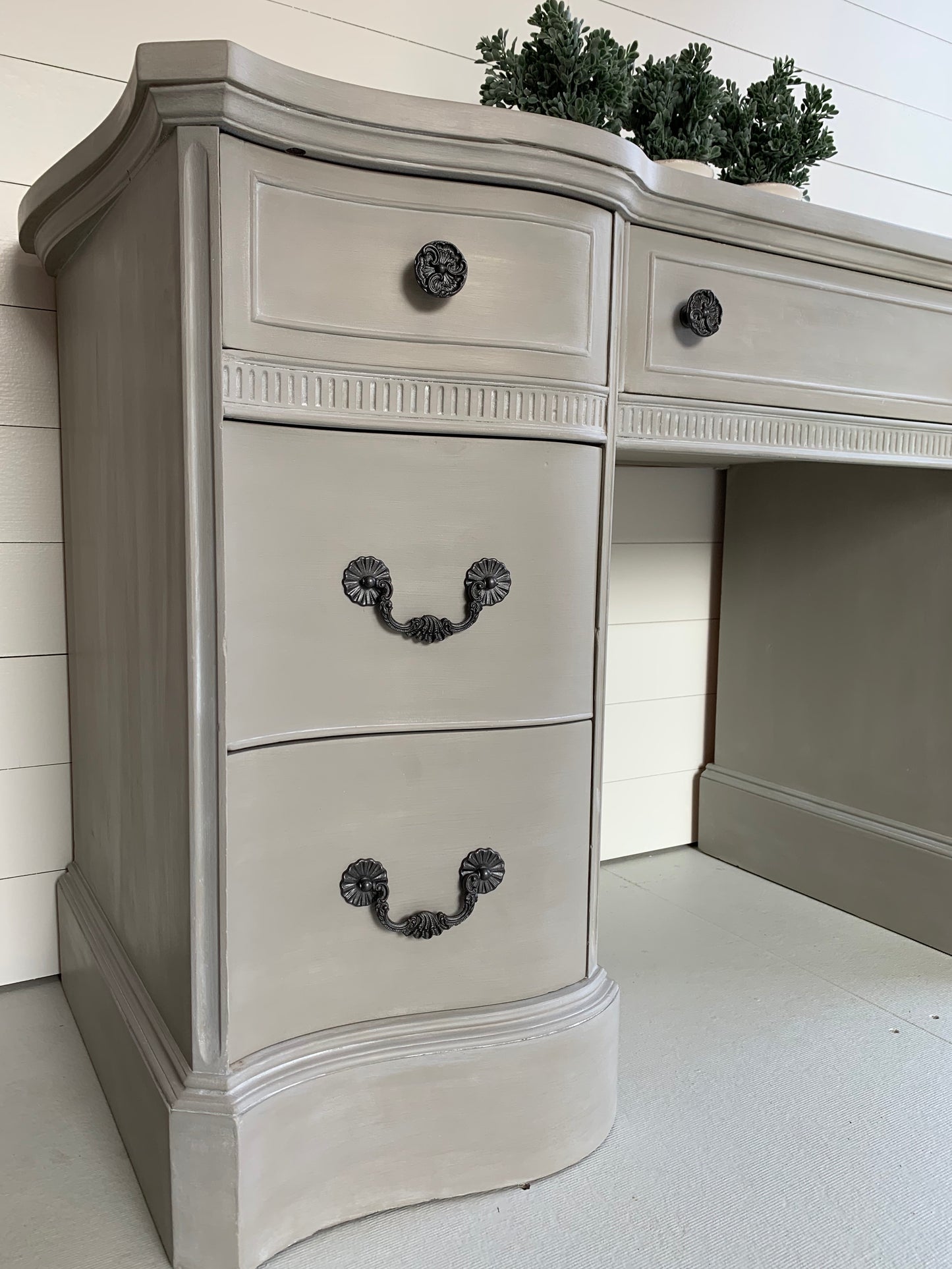 Vintage Desk with 7 Drawers - Jo’s Vintage Werks