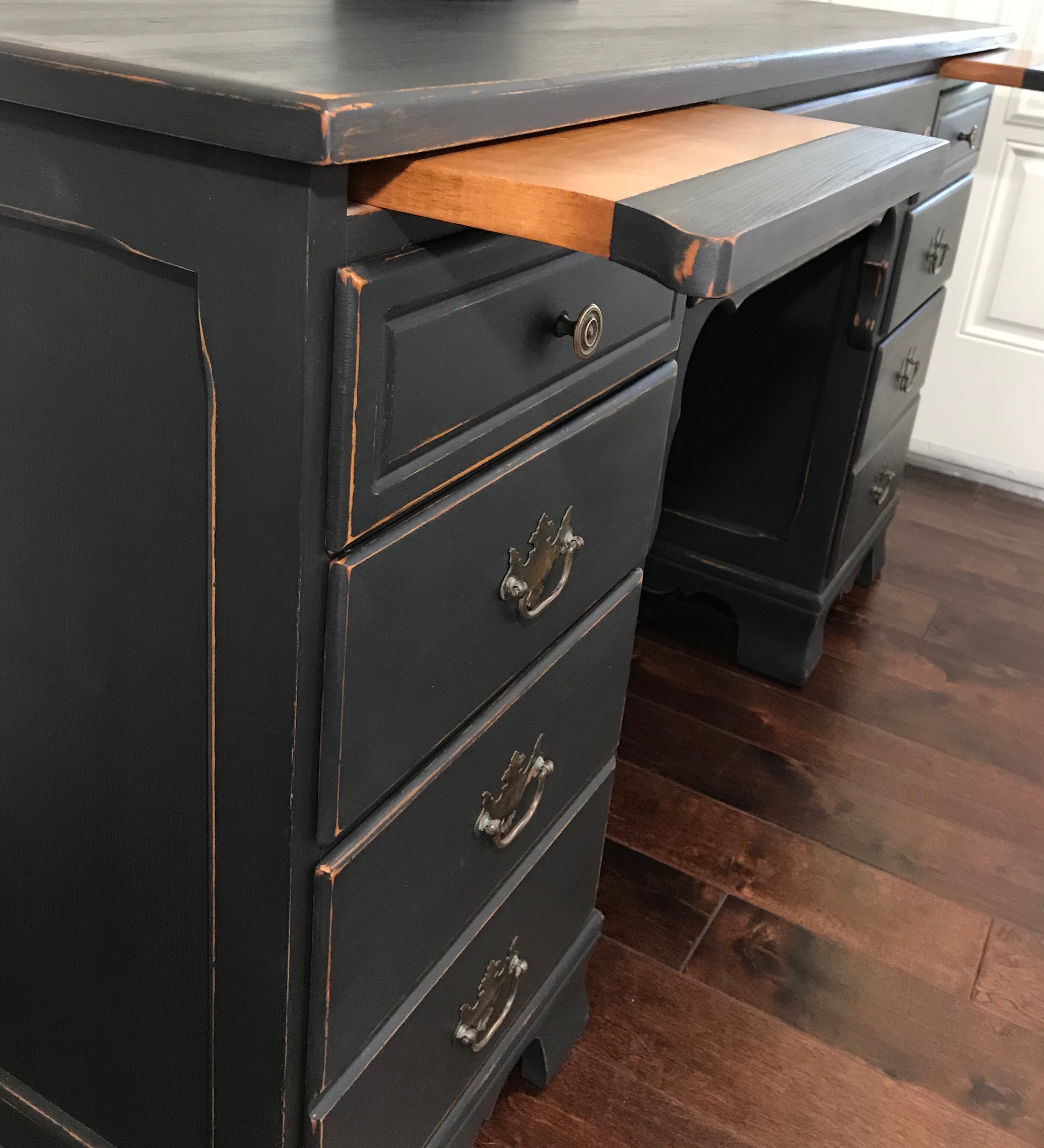 Vintage 7 Drawer Desk with 2 Pull out Shelves - Jo’s Vintage Werks